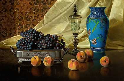 爱德华·查默斯·莱维特的《银盘里的桃子和葡萄的静物》