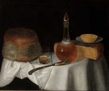奇切斯特的乔治·史密斯 奶酪、面包、一杯啤酒和一瓶葡萄酒放在一张铺着窗帘的桌子上
