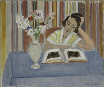 《女孩正在看书，花瓶里的花》人物绘画赏析