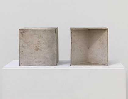 《两个立方体（展示立体测量法）》雕塑赏析